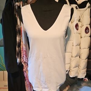 Chic White V-Neck Tank Top